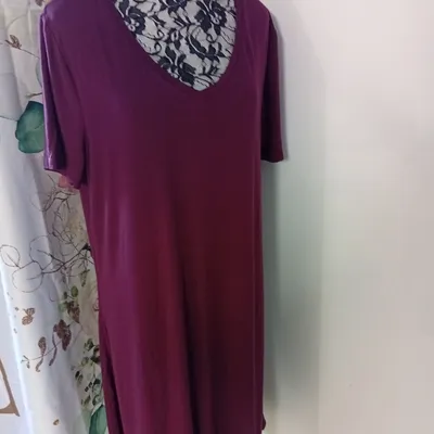 Jolie robe coupe droite fluide très agréable à porter 